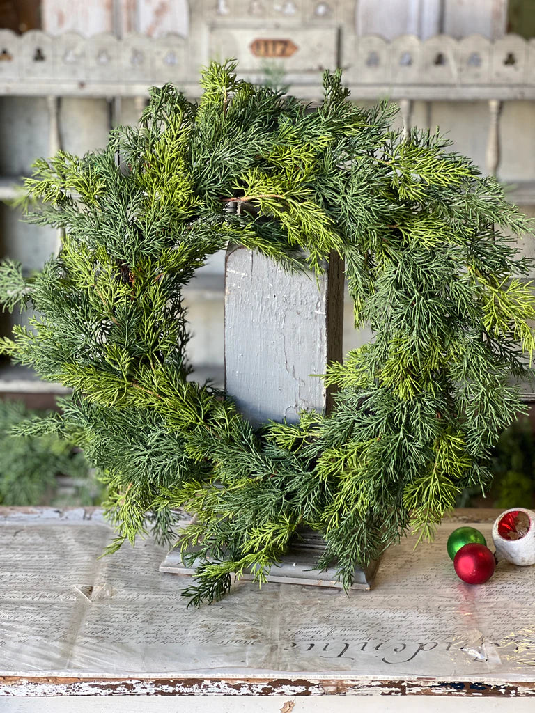 22" Cedar Wreath